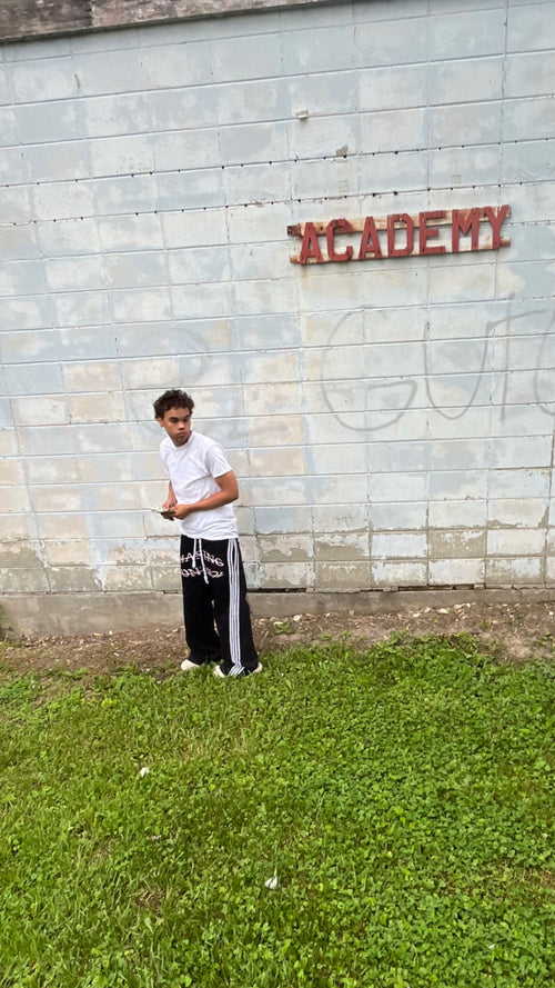 “CHASINGCONTROL”SWEATS